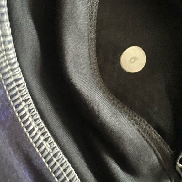 Lululemon Size 6 Shorts - Picture 2 of 2